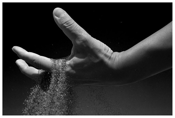 sand_hand_16501178_by_stockproject1-d3aw9m2 Арбитражные кейсы. Как к ним правильно относиться